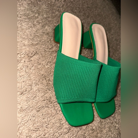 New Green heels 💚 - Picture 1 of 2